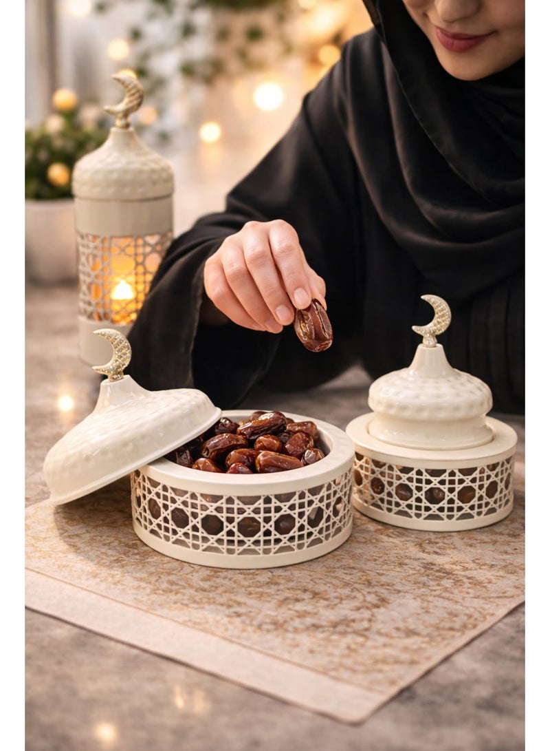 أولودينيز  طقم رمضاني فاخر من 3 قطع – علب بغطاء وفانوس مسجد بيج مطفي مع هلال فضّي – مثالي لتقديم التمر والمكسرات والديكور - Image 1